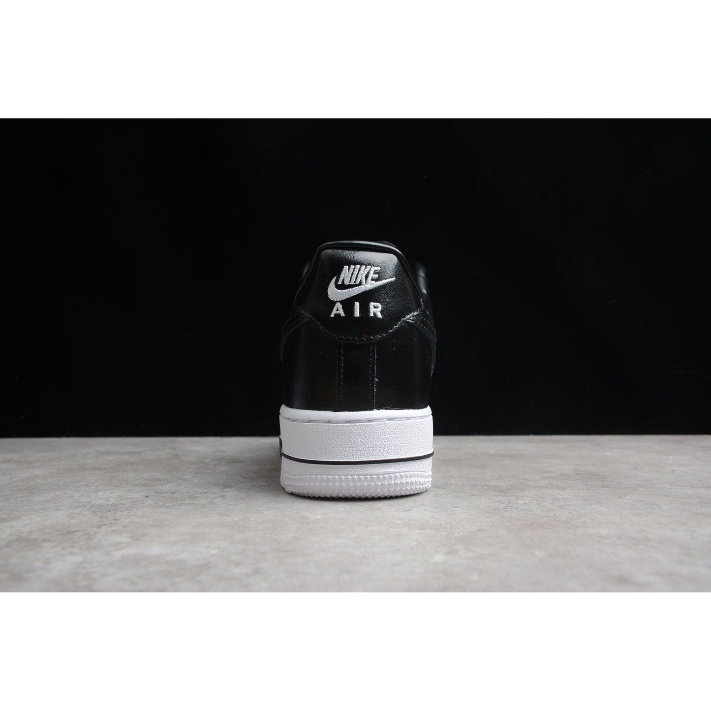 NEW AIR FORCE 1 BLACK AND WHITE