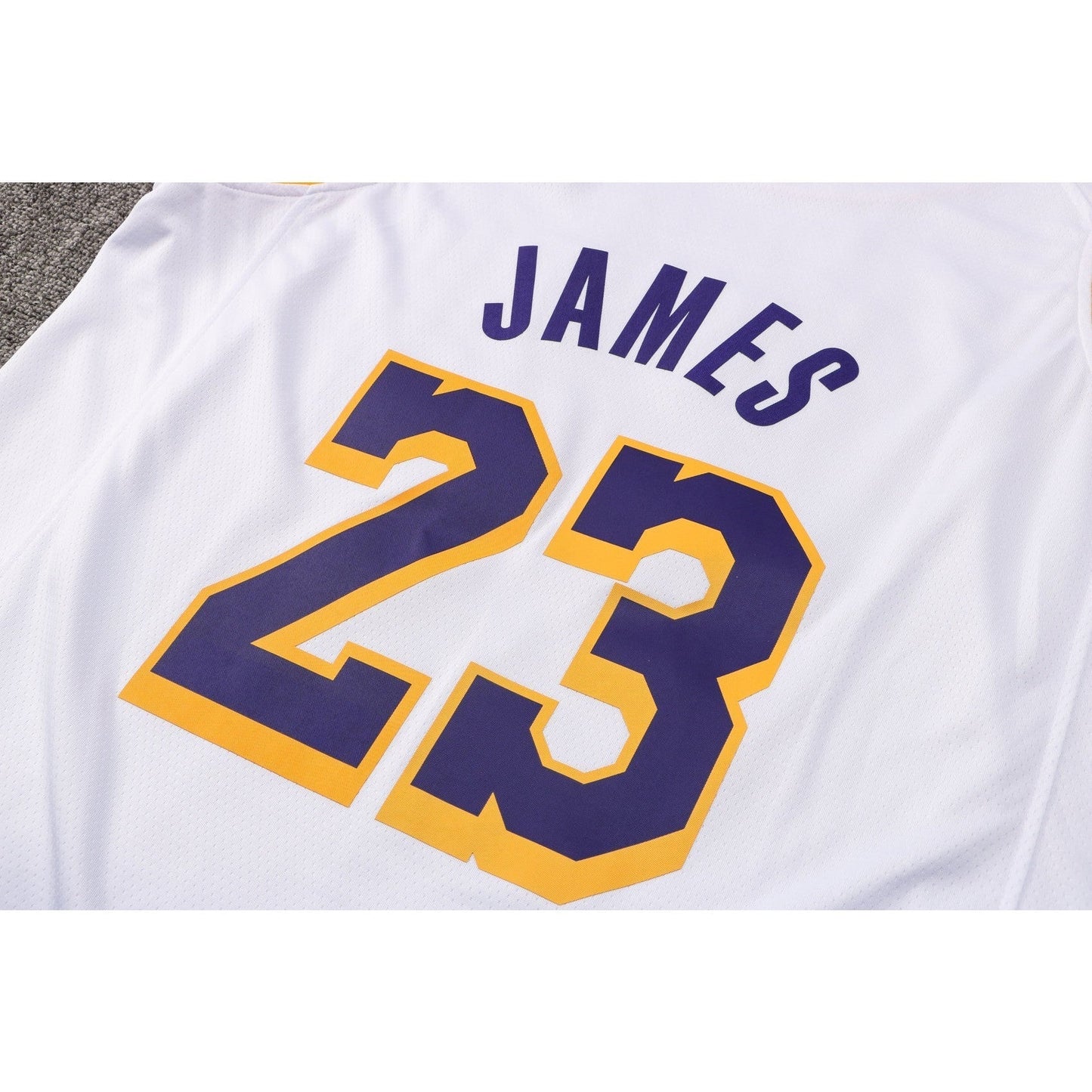 CAMISETA JAMES LAKERS