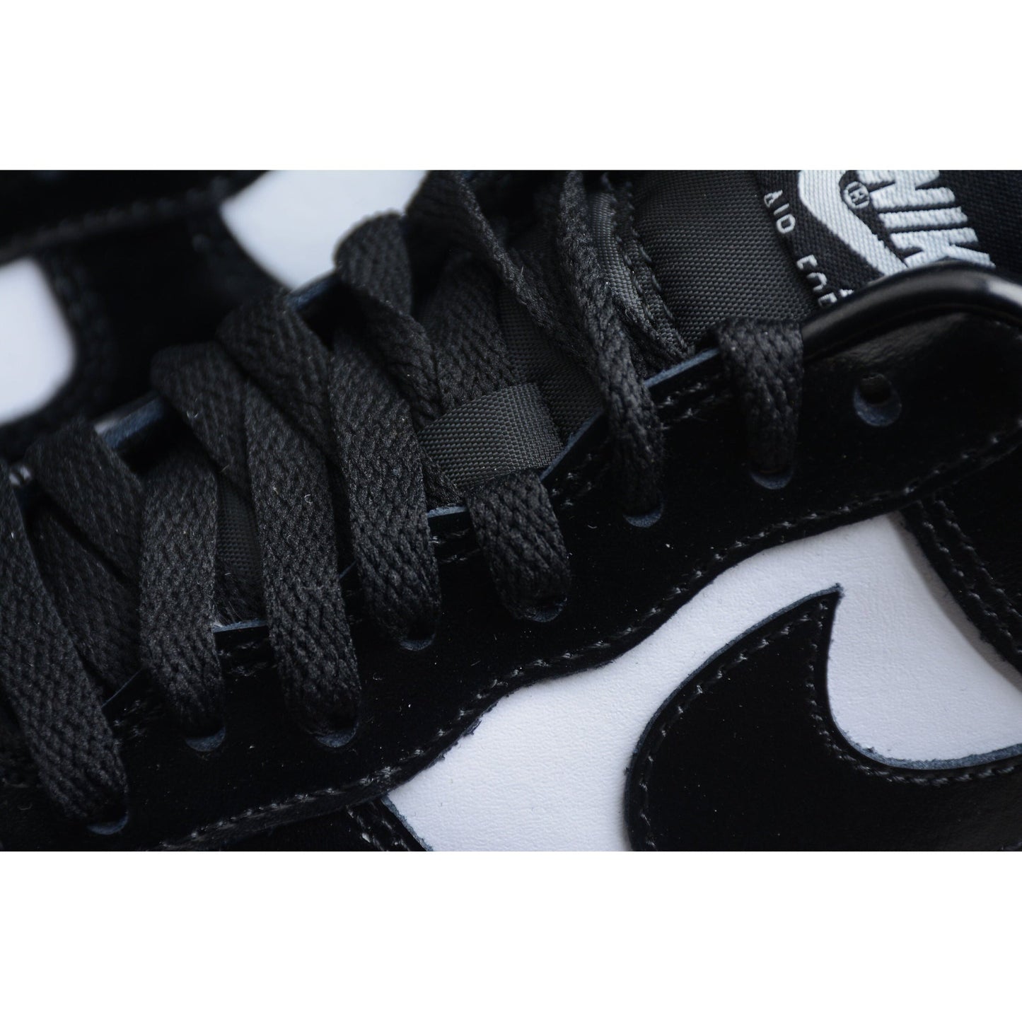 NEW AIR FORCE 1 BLACK AND WHITE
