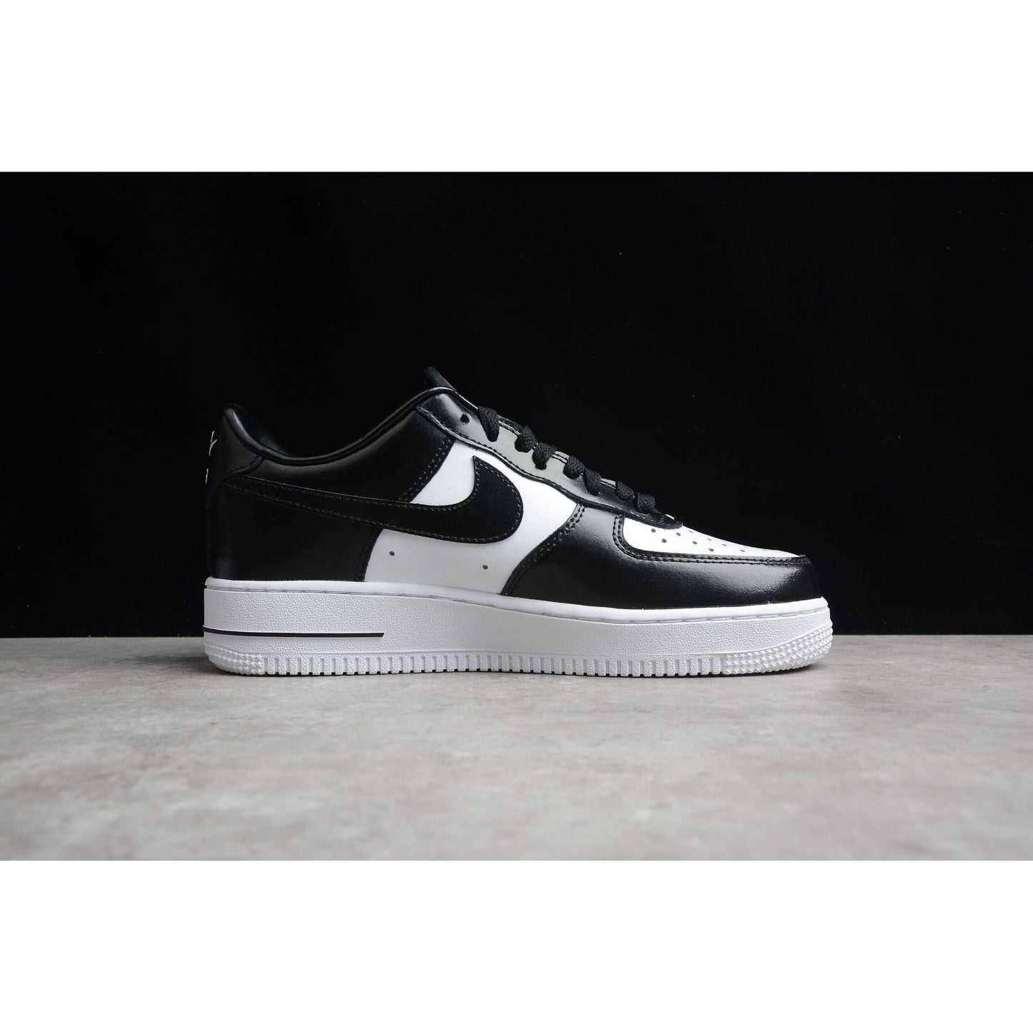 NEW AIR FORCE 1 BLACK AND WHITE